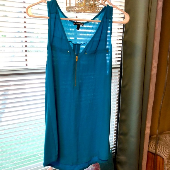 4 Express tops like new - Picture 5 of 5